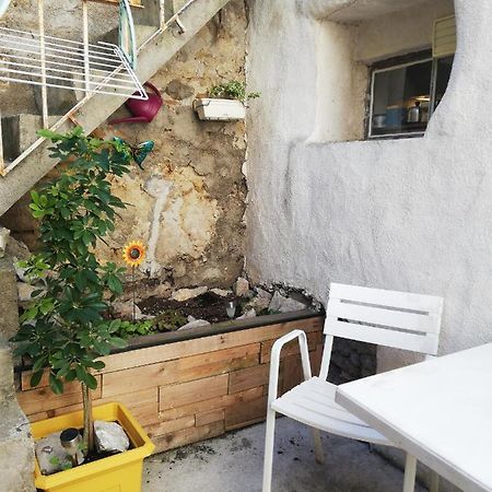 Charmant Appartement En Centre-Ville Medieval Gigean Kültér fotó
