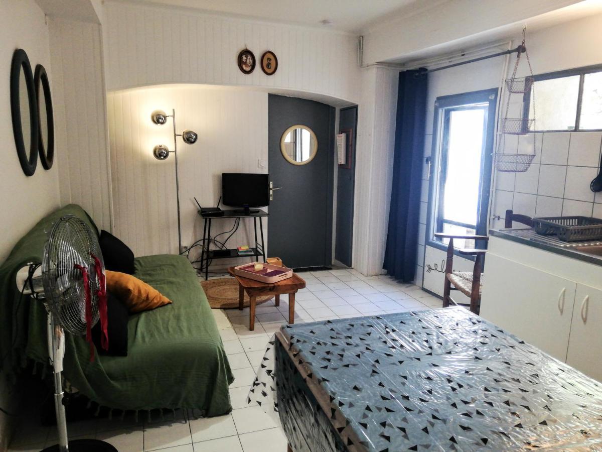 Charmant Appartement En Centre-Ville Medieval Gigean Kültér fotó