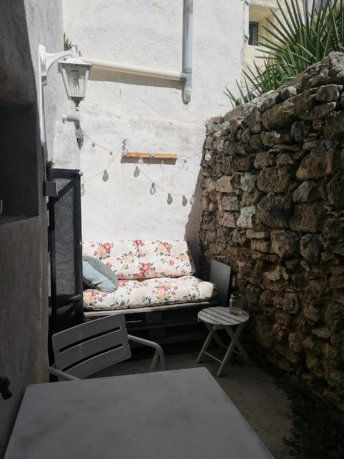 Charmant Appartement En Centre-Ville Medieval Gigean Kültér fotó