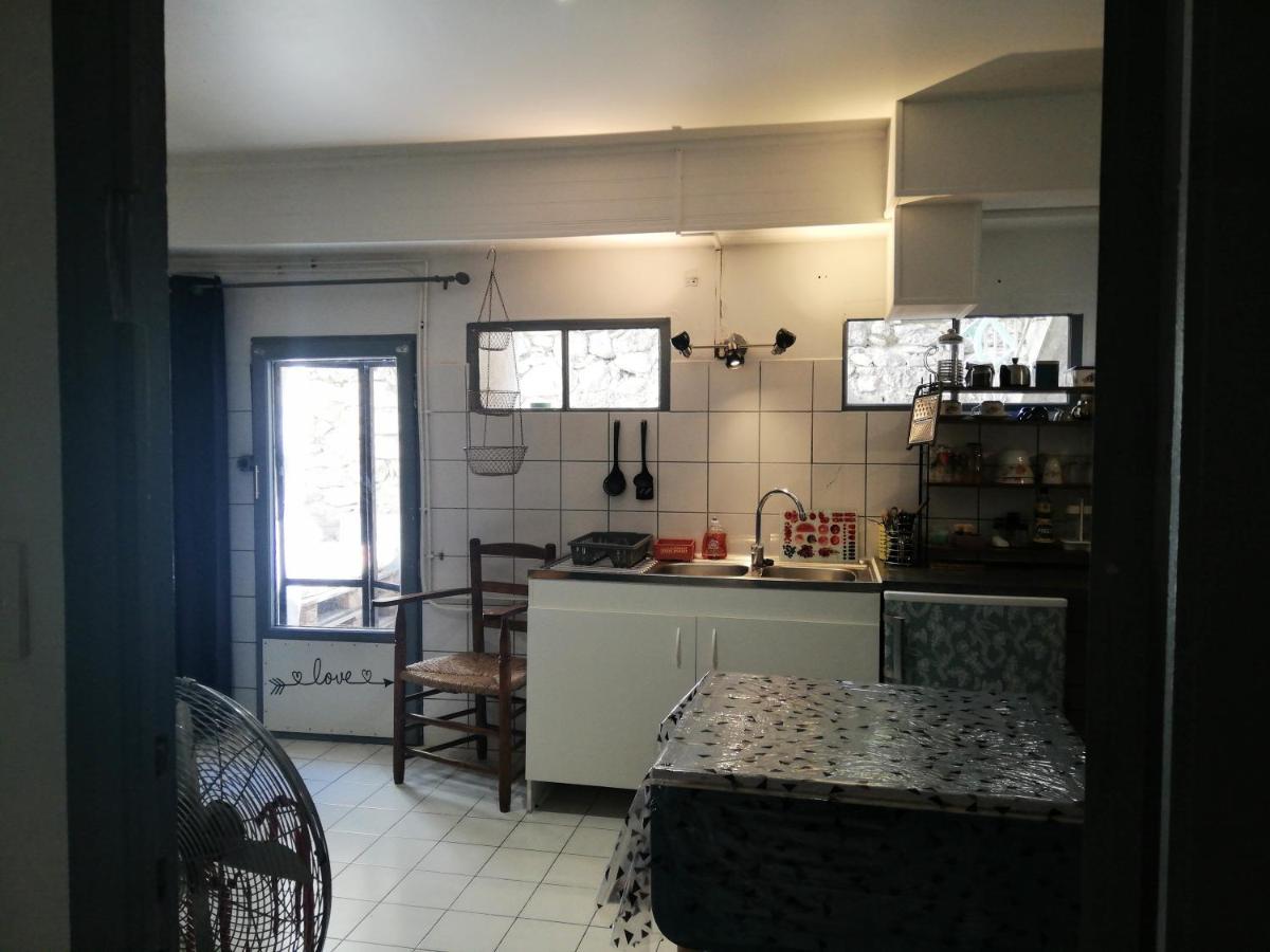 Charmant Appartement En Centre-Ville Medieval Gigean Kültér fotó