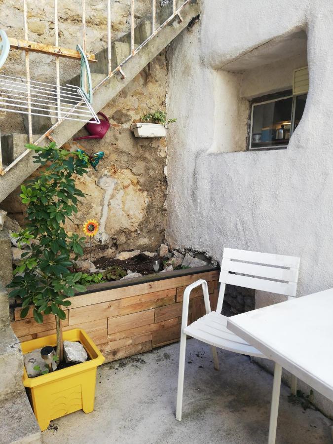 Charmant Appartement En Centre-Ville Medieval Gigean Kültér fotó