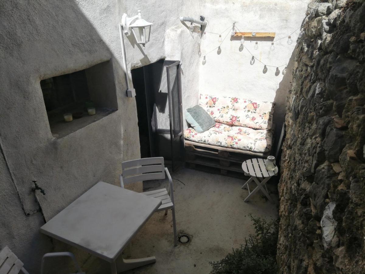 Charmant Appartement En Centre-Ville Medieval Gigean Kültér fotó